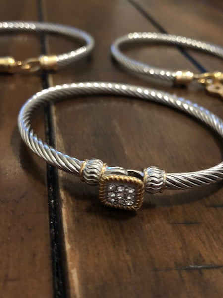 Lock 'em Down Live Outside the Box Bracelet
