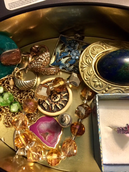 THE MYSTERIOUS BOX FROM PARIS, ALL YOUR NEEDS IN ONE BOX