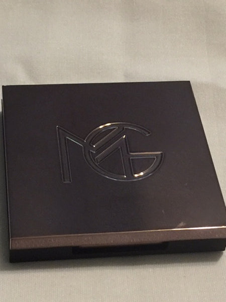MAKEUP GEEK GLITZ HIGHLIGHTER COMPACT